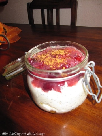 Fruchtiger Käse-Mohn-Kuchen im Glas