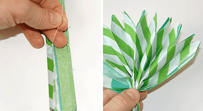 Anleitung zum Basteln von Wabenbällen und Pompoms aus Papier, inklusive Falten, Schneiden und Zusammenfügen für kreative Dekorationen.
