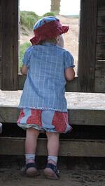 Kinderoutfit aus „ausgedienten Herrenhemden“