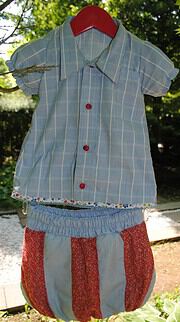 Kinderoutfit aus „ausgedienten Herrenhemden“
