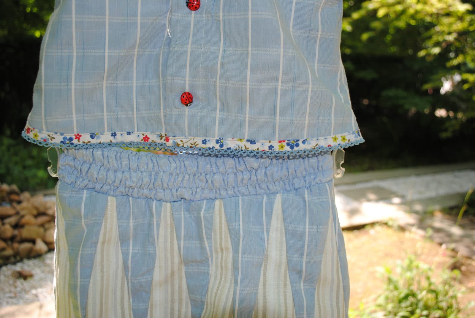 Kinderoutfit aus „ausgedienten Herrenhemden“