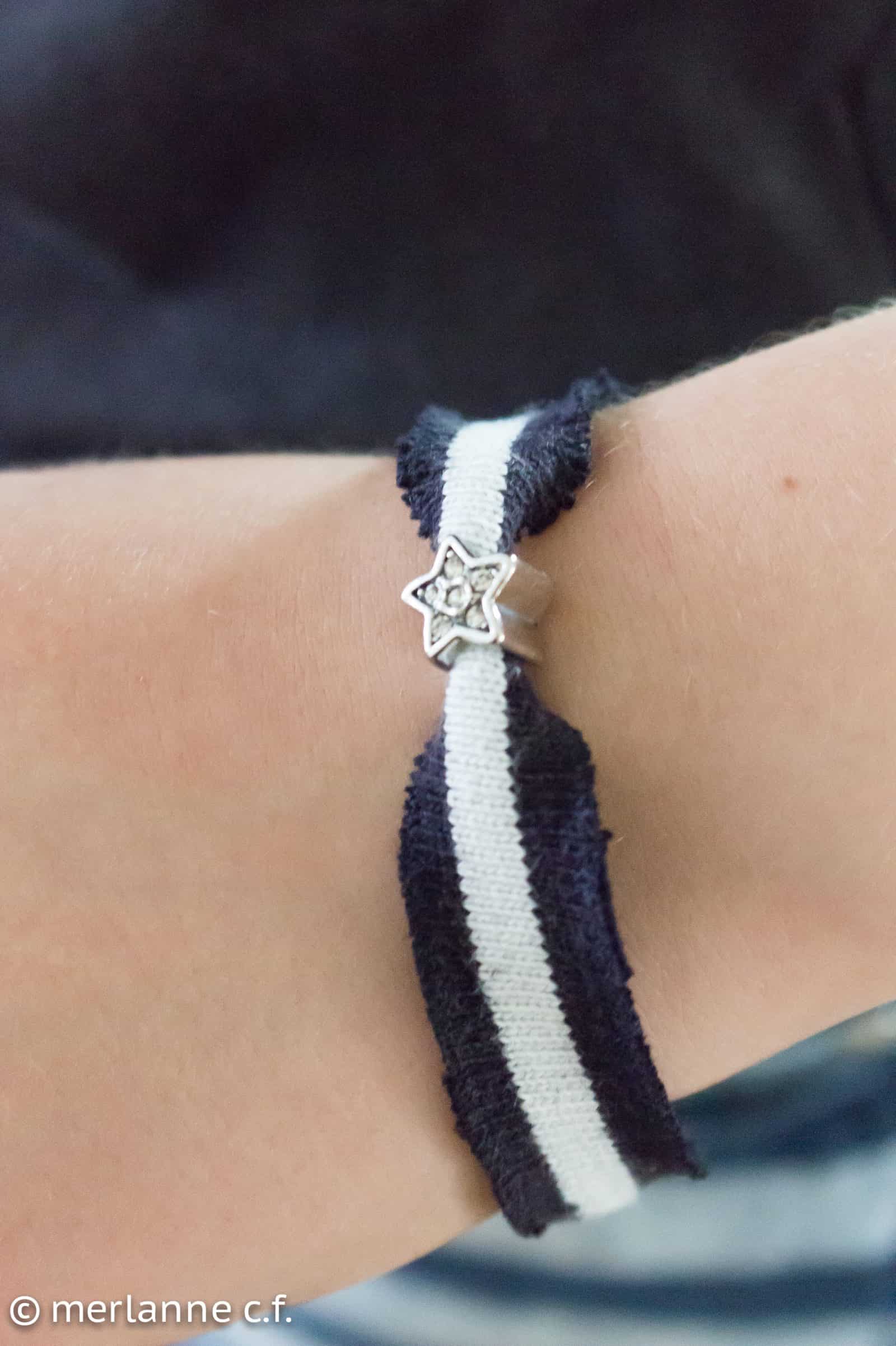 Armband aus Matrosenpulli-Stoff