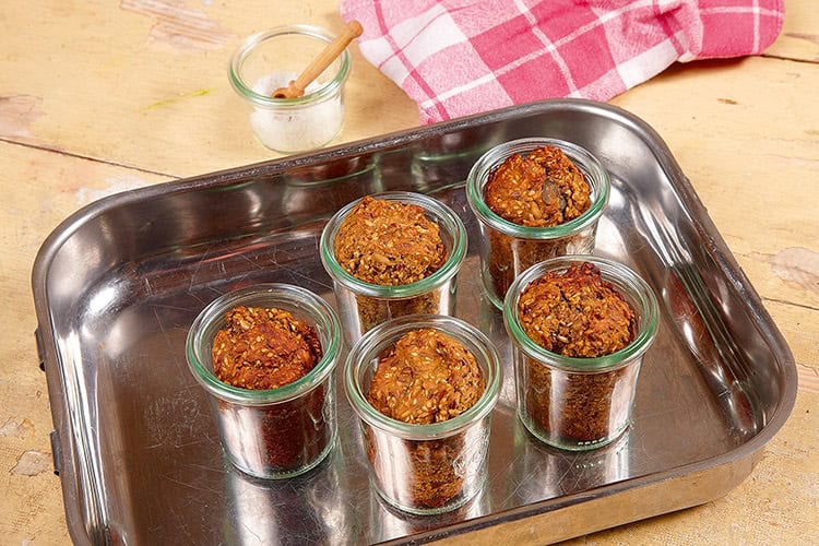 Mini-Schwarzbrote im Weckglas gebacken