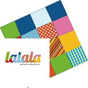Bunte Patchwork-Decke mit verschiedenen Stoffmustern und Farben, ideal für Handarbeit und Quilting, präsentiert bei HANDMADE Kultur.