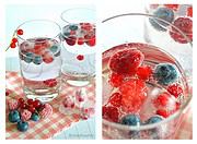Beeren-Wasser mit Früchte Eiswürfel