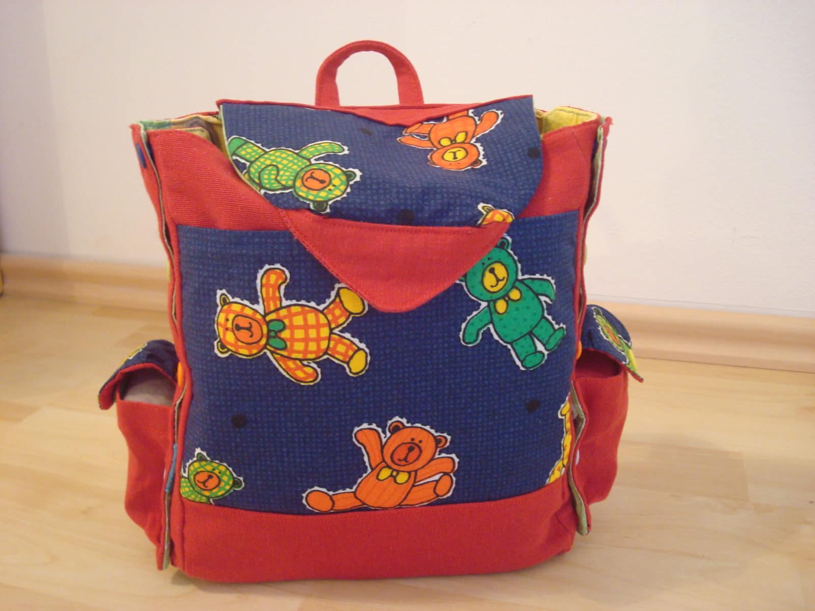 Kinderrucksack zum Aufklappen
