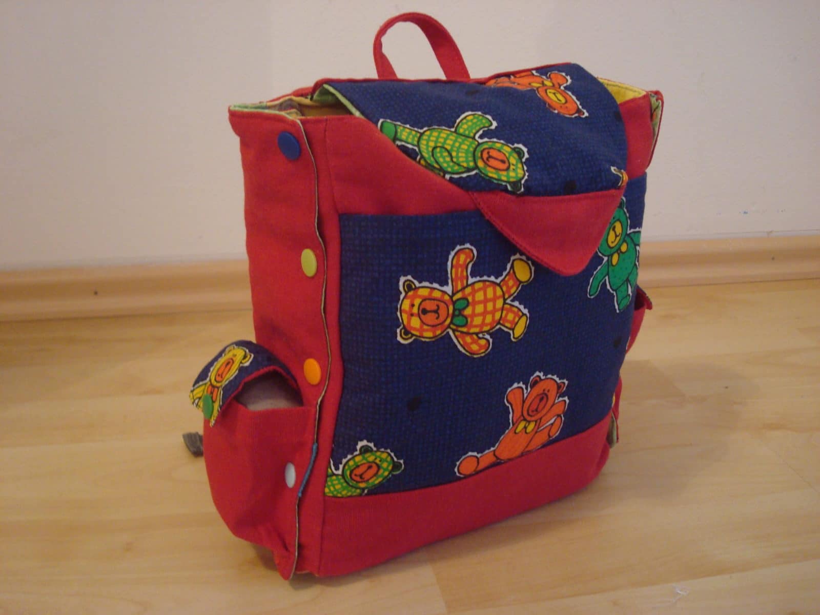 Kinderrucksack zum Aufklappen