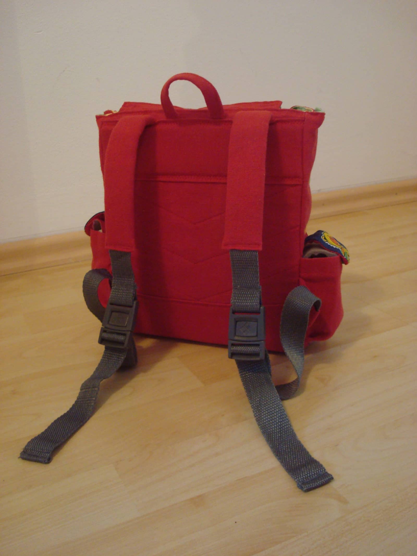 Kinderrucksack zum Aufklappen