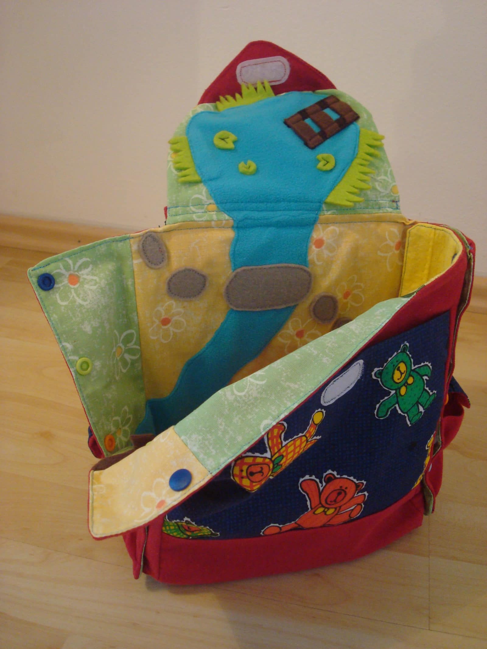 Kinderrucksack zum Aufklappen