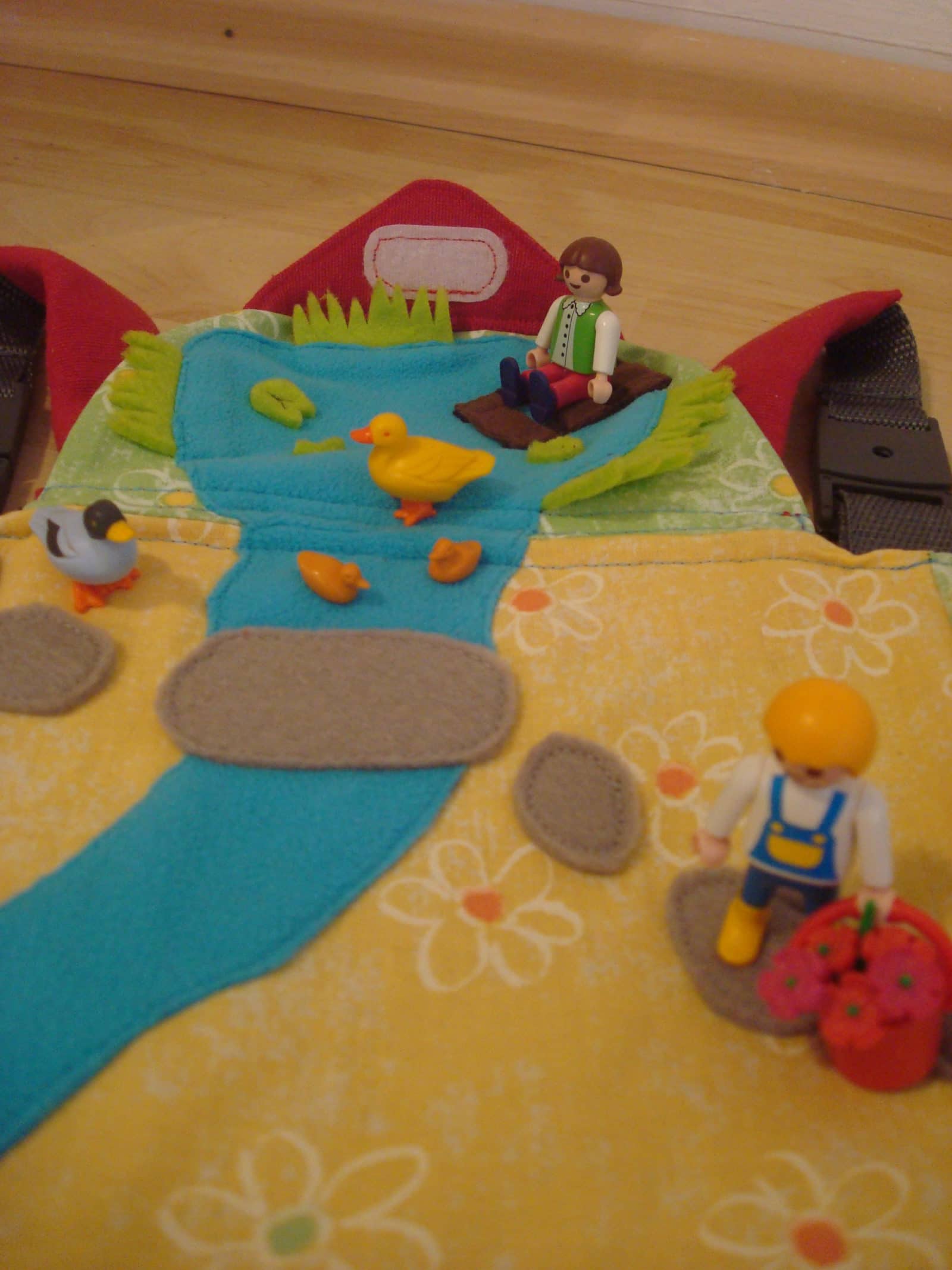 Kinderrucksack zum Aufklappen