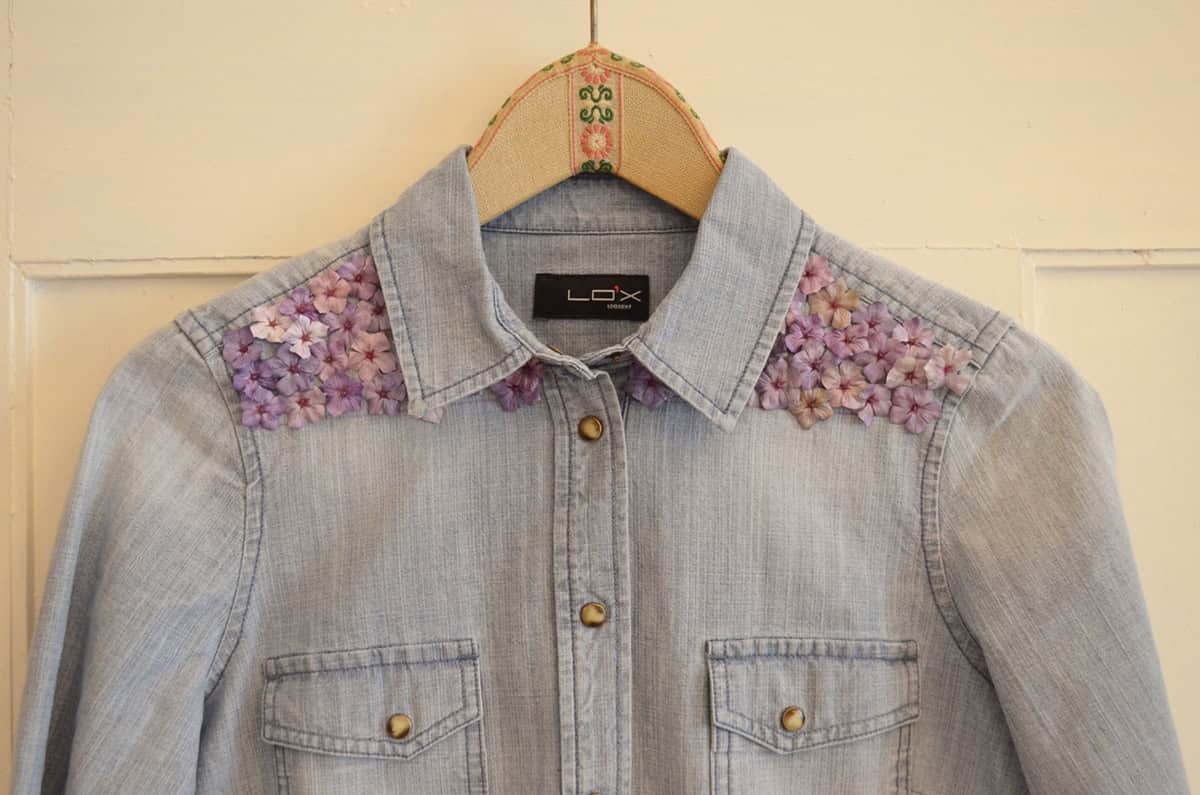 Fliedermädchen: Das DIY-Jeanshemd