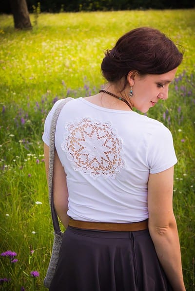 Shirt mit Spitzendeckchen
