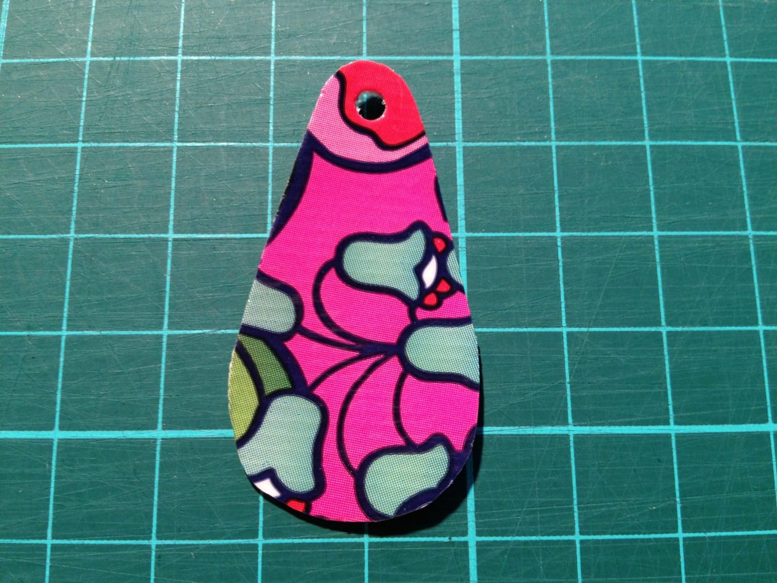 Ohrhänger aus Duck Tape
