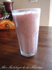 Roter Buttermilchsmoothie