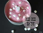 Himbeereis mit Marshmallows