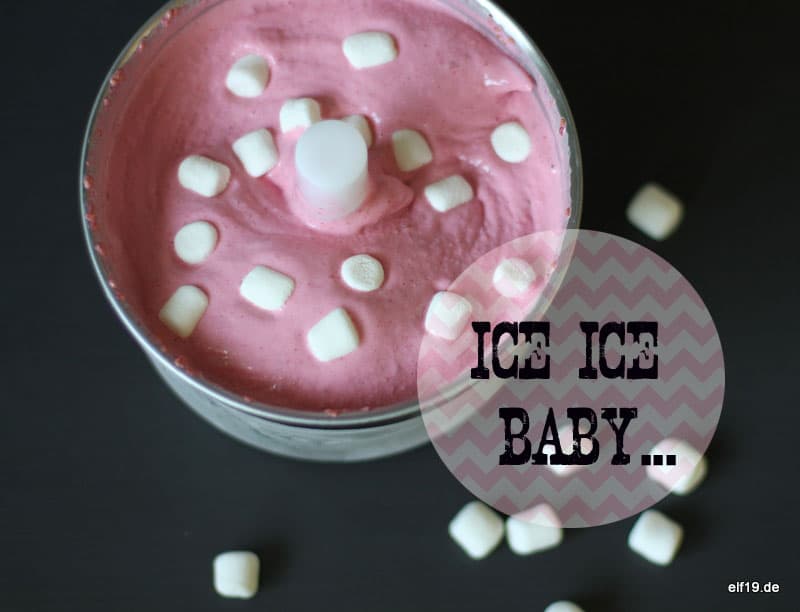 Himbeereis mit Marshmallows