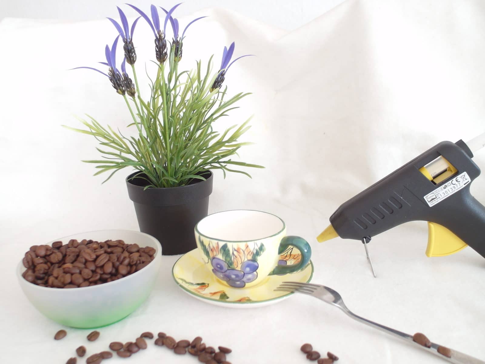Die schwebende Tasse