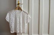 DIY-Shirt: Ein Hauch von Spitze