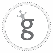 Das HANDMADE Kultur Logo mit einem stilisierten Buchstaben g und einer Krone, symbolisiert kreative Handwerkskunst und kulturelle Vielfalt.