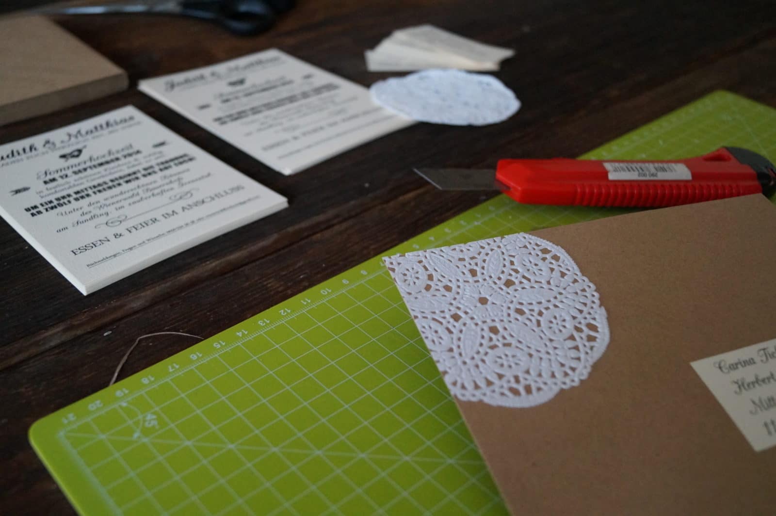 “SPITZEN IDEE” – HOCHZEITSANZEIGE AUS DOILIES