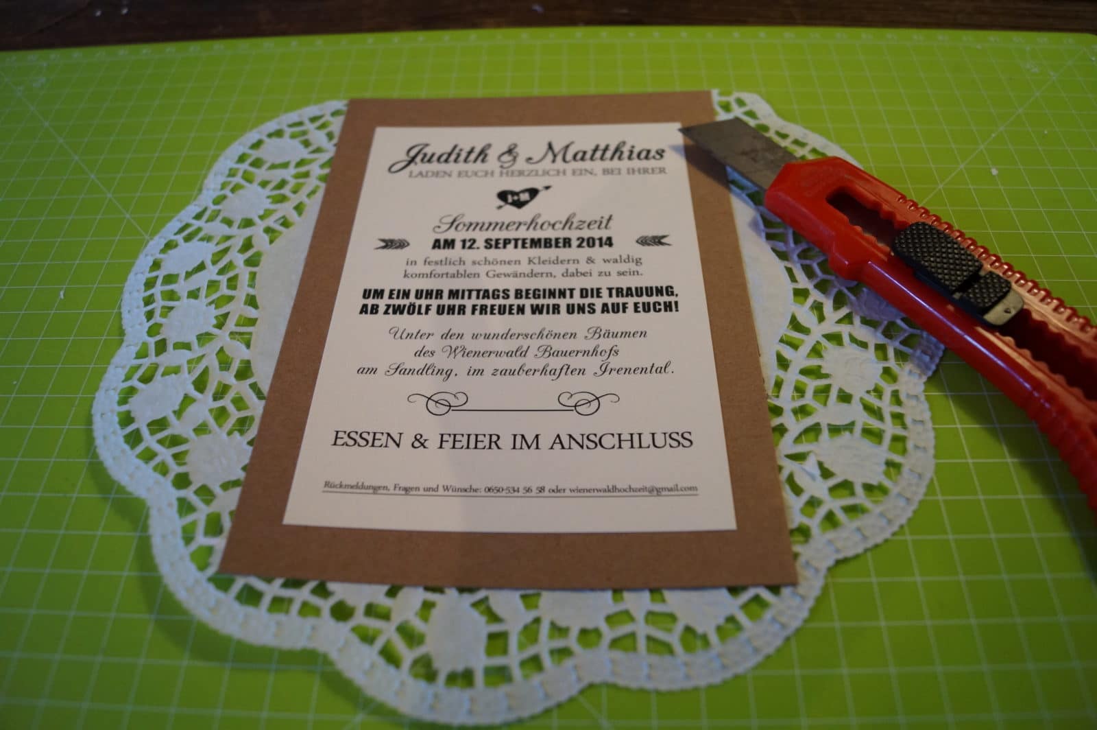 “SPITZEN IDEE” – HOCHZEITSANZEIGE AUS DOILIES