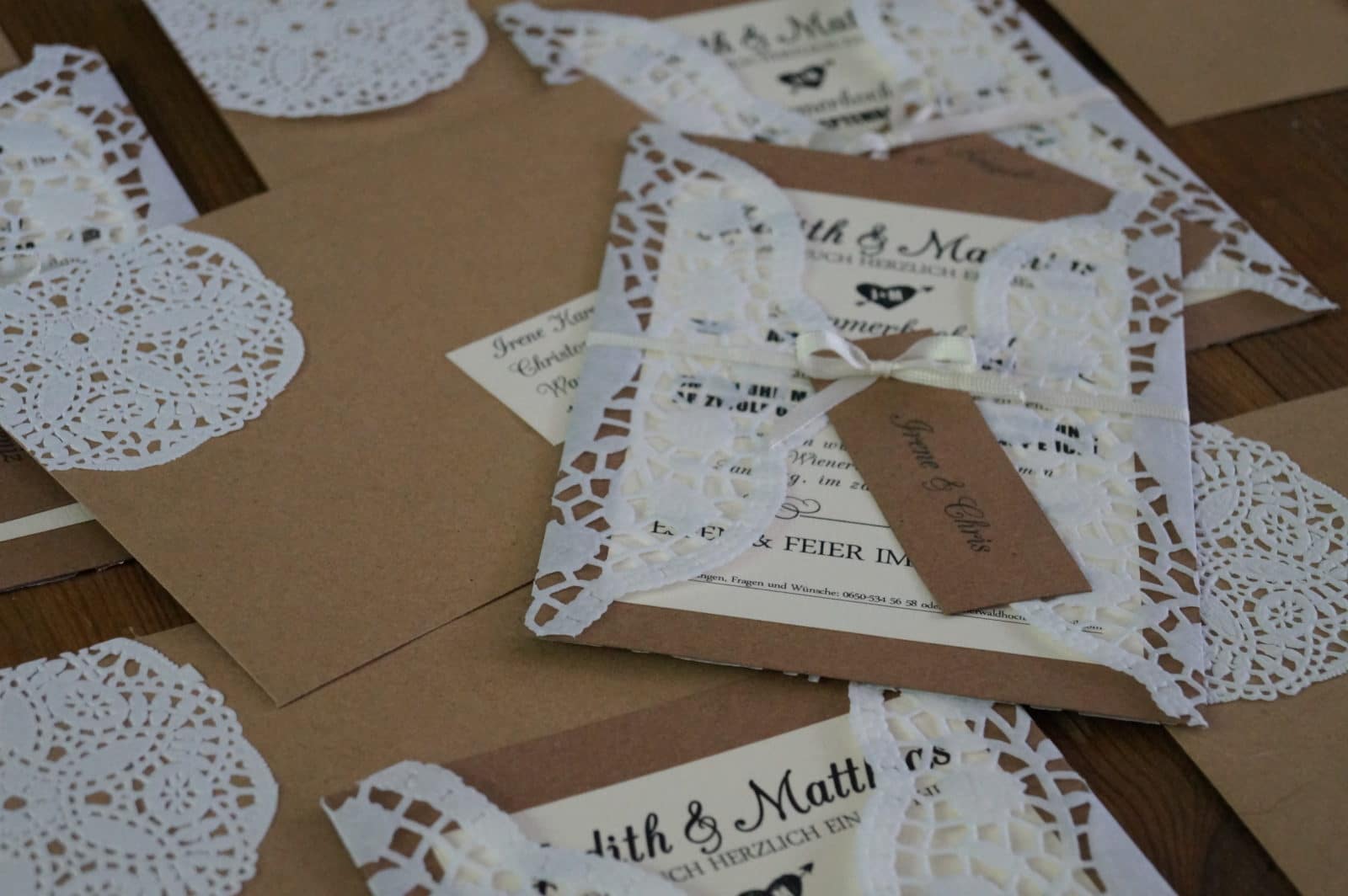 “SPITZEN IDEE” – HOCHZEITSANZEIGE AUS DOILIES - HANDMADE Kultur