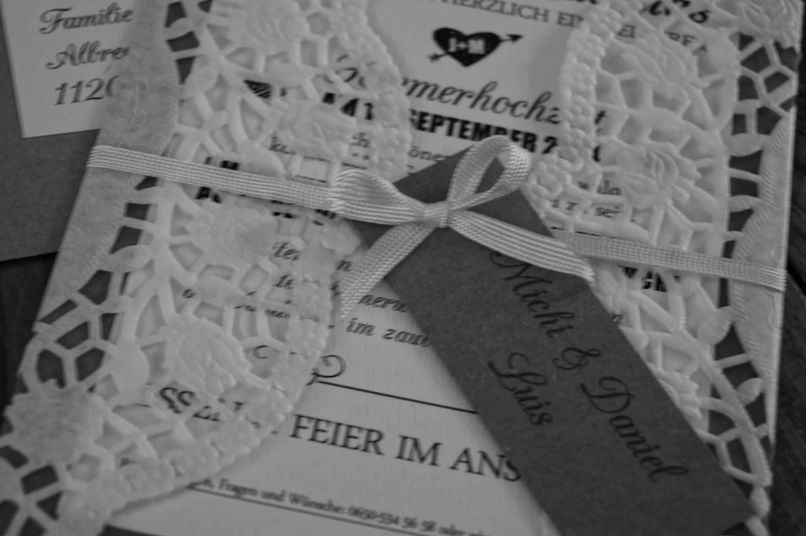 “SPITZEN IDEE” – HOCHZEITSANZEIGE AUS DOILIES