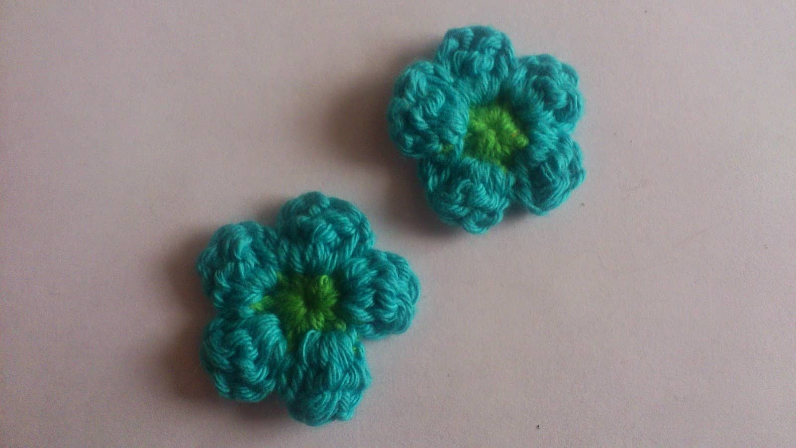 Blume aus Restgarn häkeln