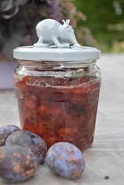 Leckeres Pflaumenmus mit der blauen/grauen Elise