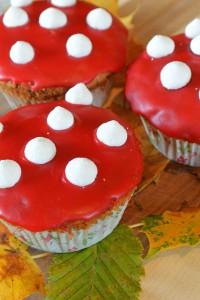 Essbare rote Fliegenpilz-Muffins