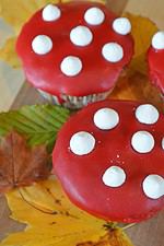 Essbare rote Fliegenpilz-Muffins