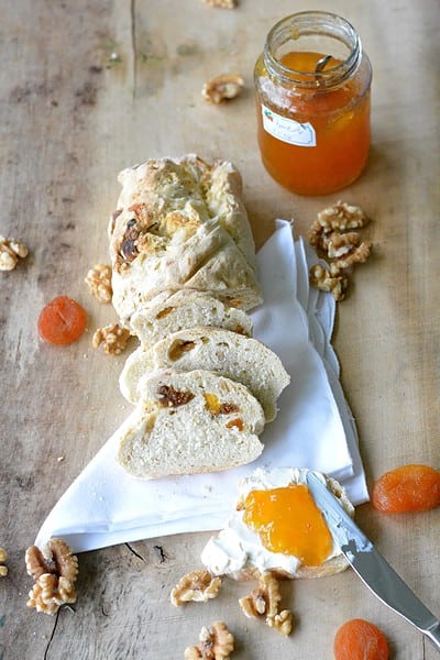 Schnelles Früchtebrot mit Aprikosen, Feigen und Walnüssen