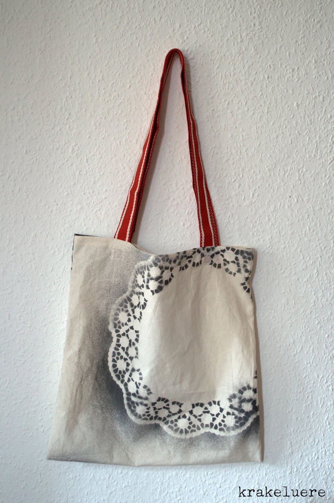 DIY: Stoffbeutel mit Tortenspitze!