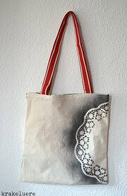 DIY: Stoffbeutel mit Tortenspitze!
