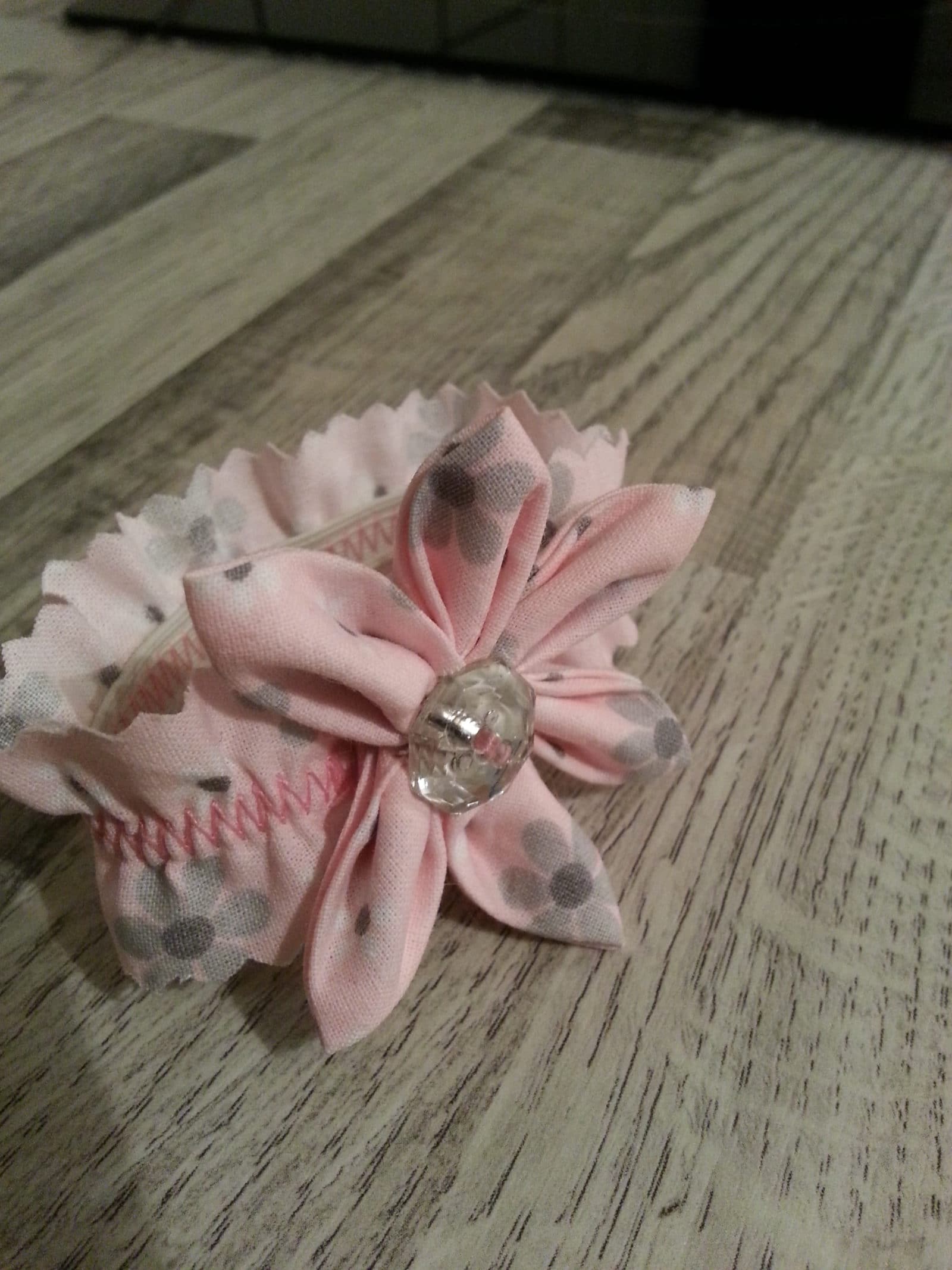 Anleitung Für Stoffblumen, Armbänder und mehr