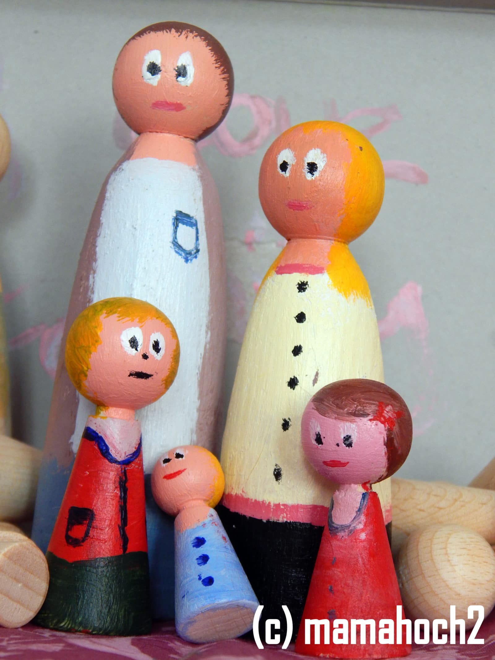 Puppenhausfiguren aus Holz – Kegelköpfchen