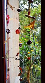 Fensterketten aus Naturschätzen