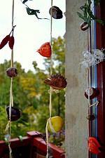 Fensterketten aus Naturschätzen