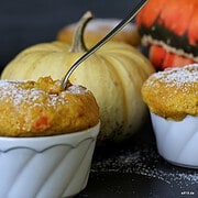 {lecker: } Veganer Kürbis Mikrowellen Tassenkuchen