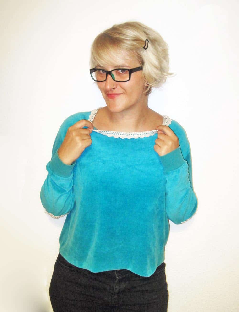 Ein Pullover mit Häkeldetails