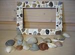 Ein Bilderrahmen mit Muschel-Mosaik