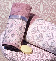 Handtuch und Badetuch mit Barockblumen