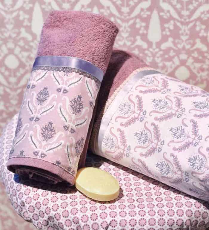 Handtuch und Badetuch mit Barockblumen