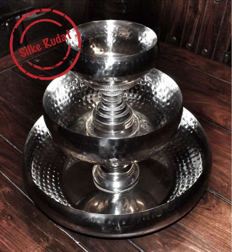 Gigantische Etagere aus Schalen