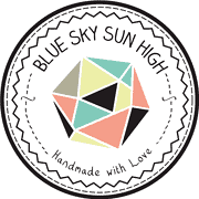 Handgefertigtes Logo mit geometrischem Design, Text 'Blue Sky Sun High' und 'Handmade with Love', ideal für kreative und handgemachte Produkte.