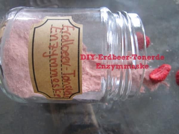 DIY-Erdbeer-Tonerde Enzymmaske