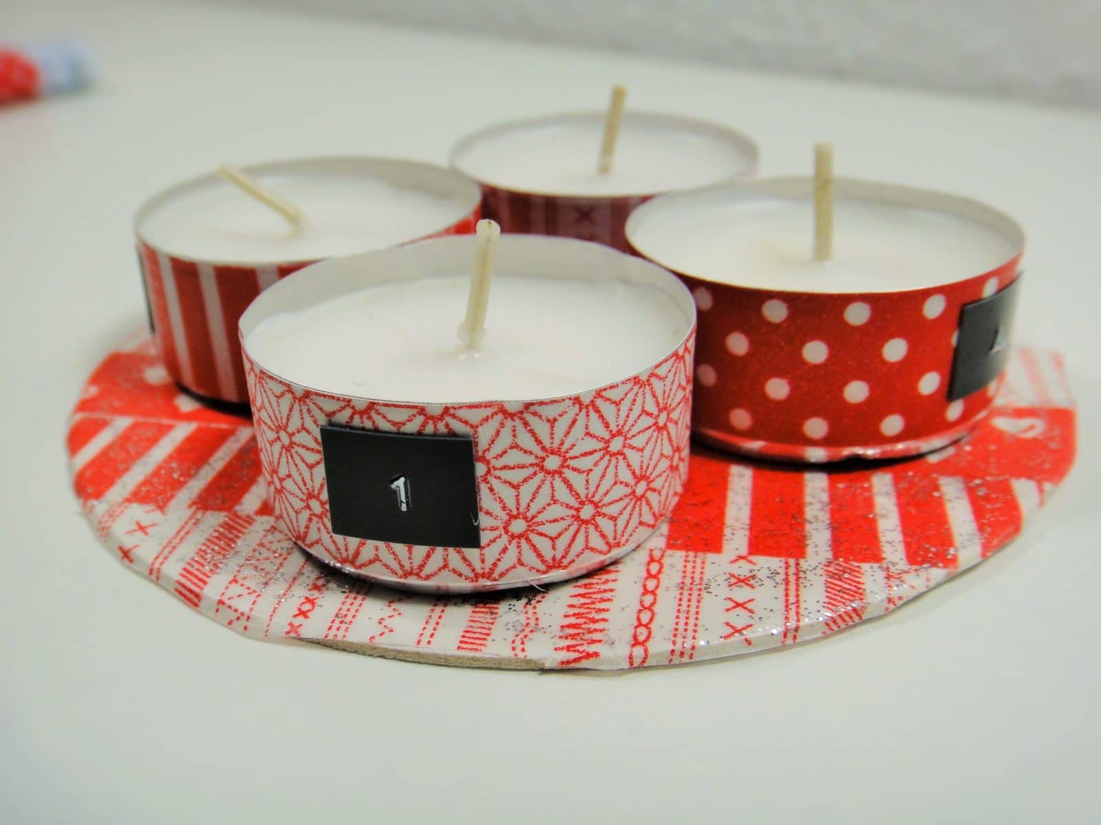 Süßer kleiner Mini-Adventskranz