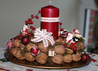 Adventskranz aus Wallnüssen basteln