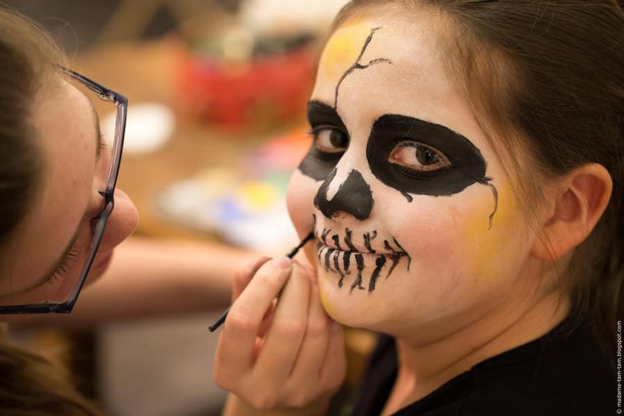 Kinder schminken Kinder – Gesichter schminken zu Halloween