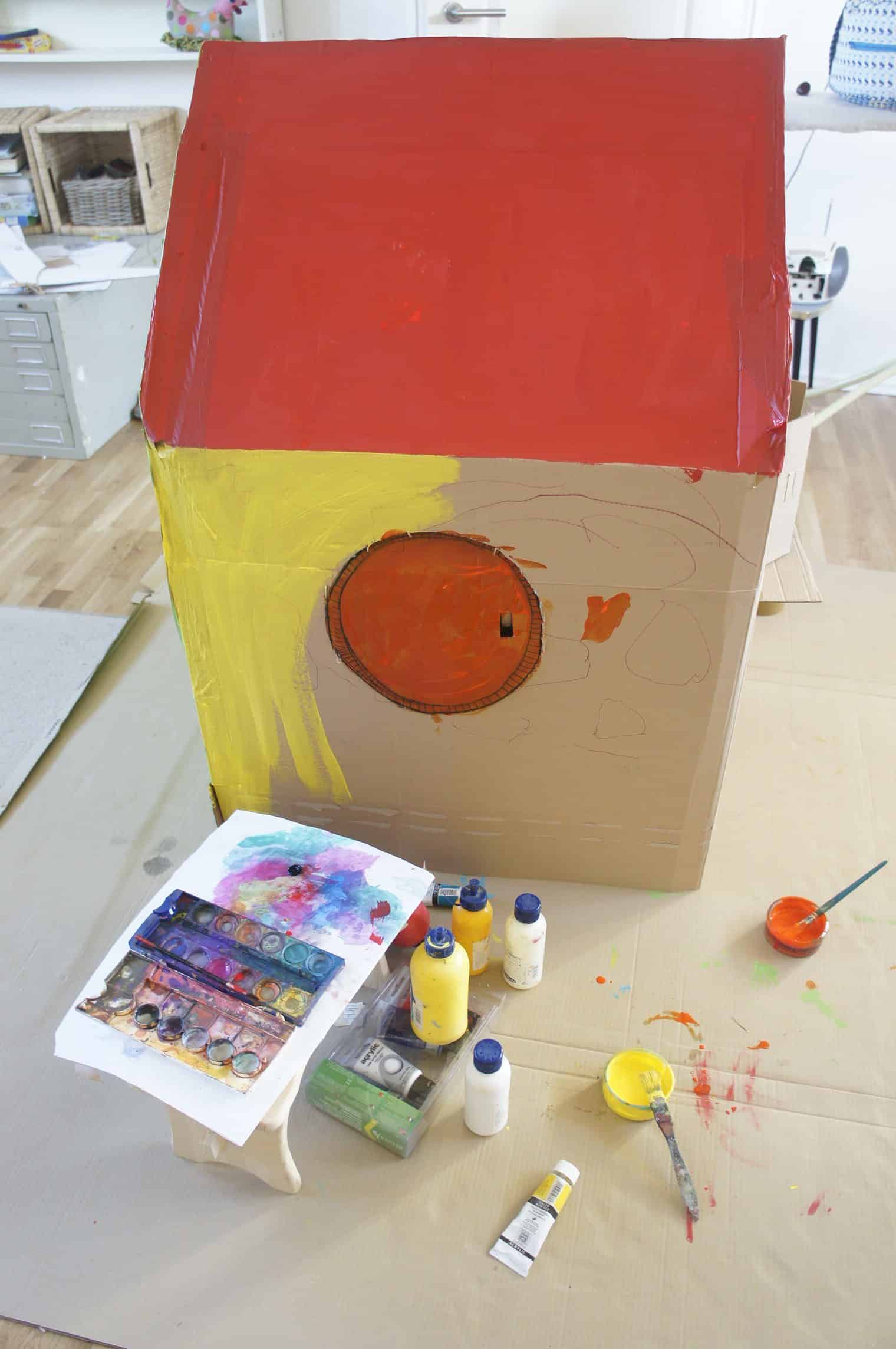 Spielhaus aus Pappe